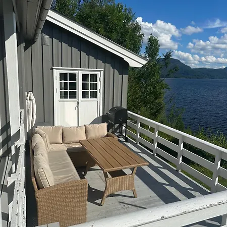 Halsteinsplassen *